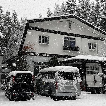 Sneaky Peaks Hotel Hakuba Exterior photo