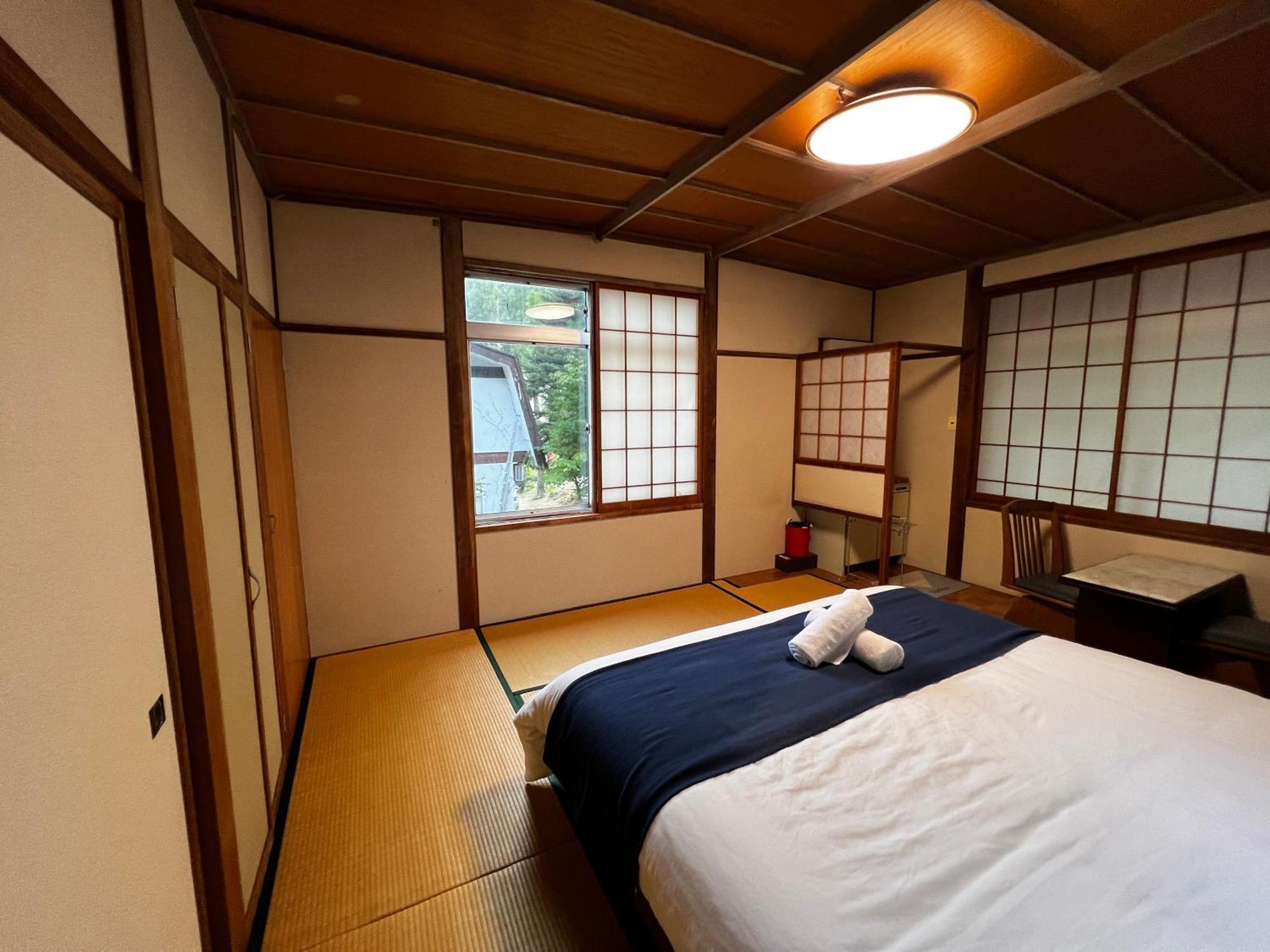 Sneaky Peaks Hotel Hakuba Exterior photo